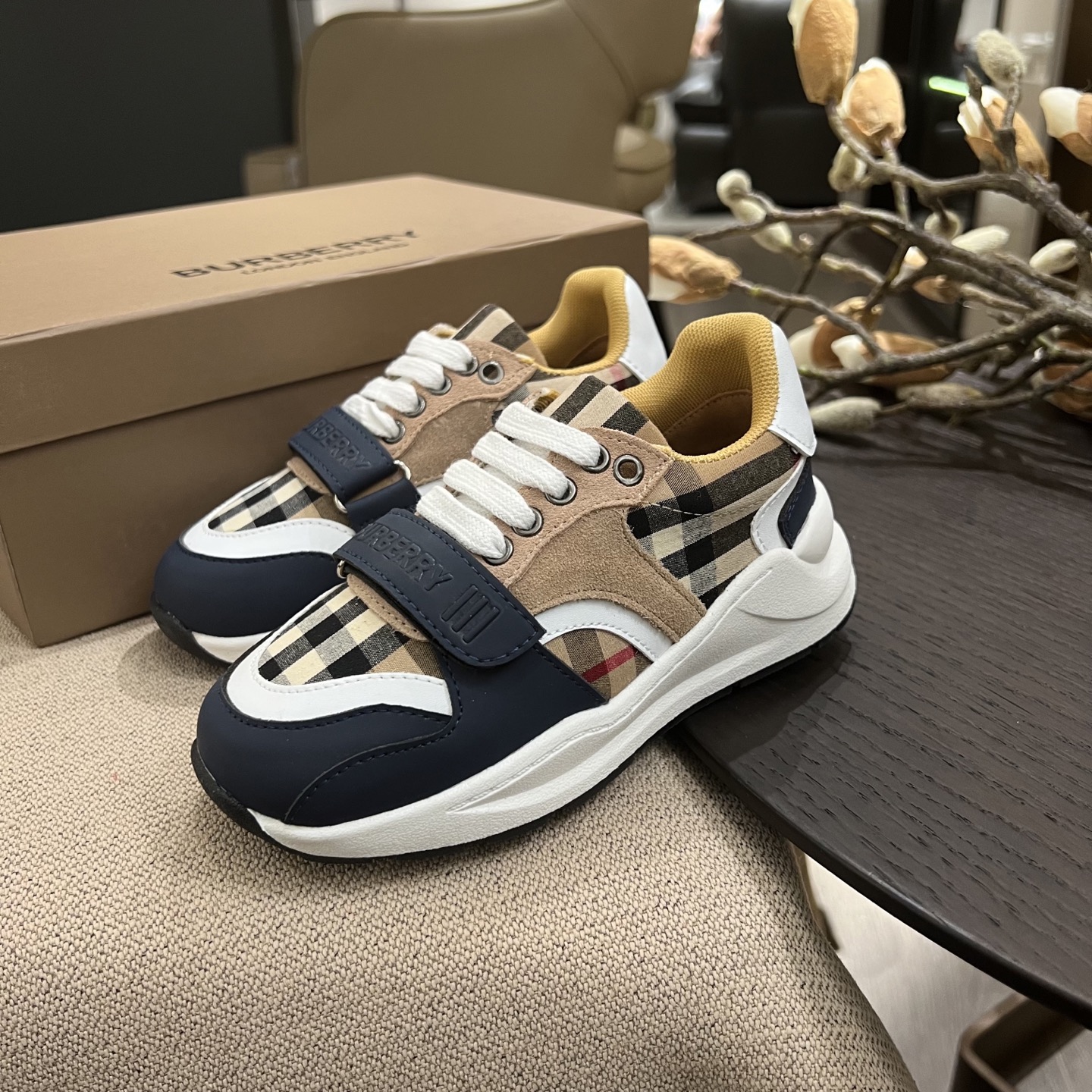Burberry Children's Shoes - Image 3