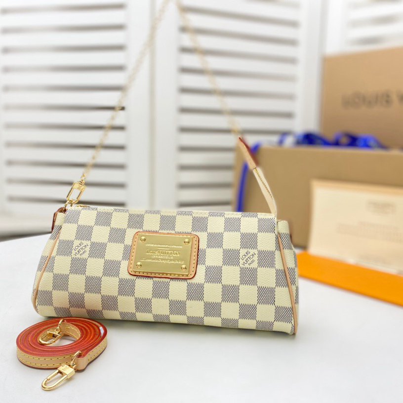 LV Chain Crossbody Bag - Image 4