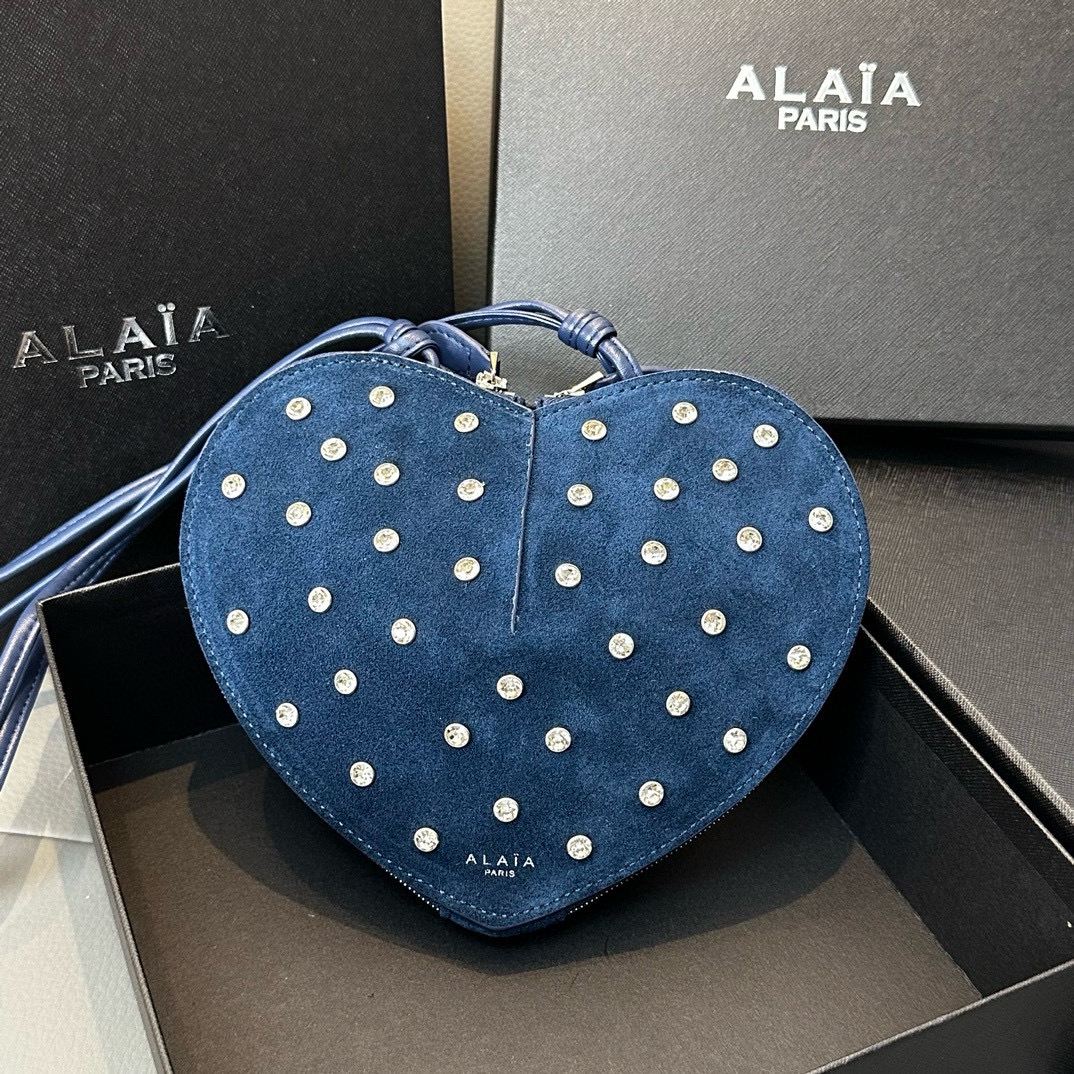ALaia Diamond Heart Handbag - Image 6