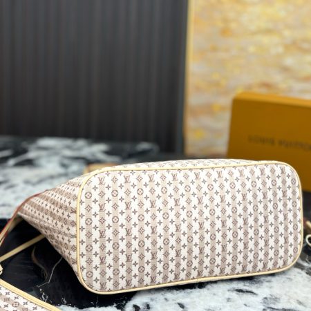 LV Neverfull Tote Bag - Image 6