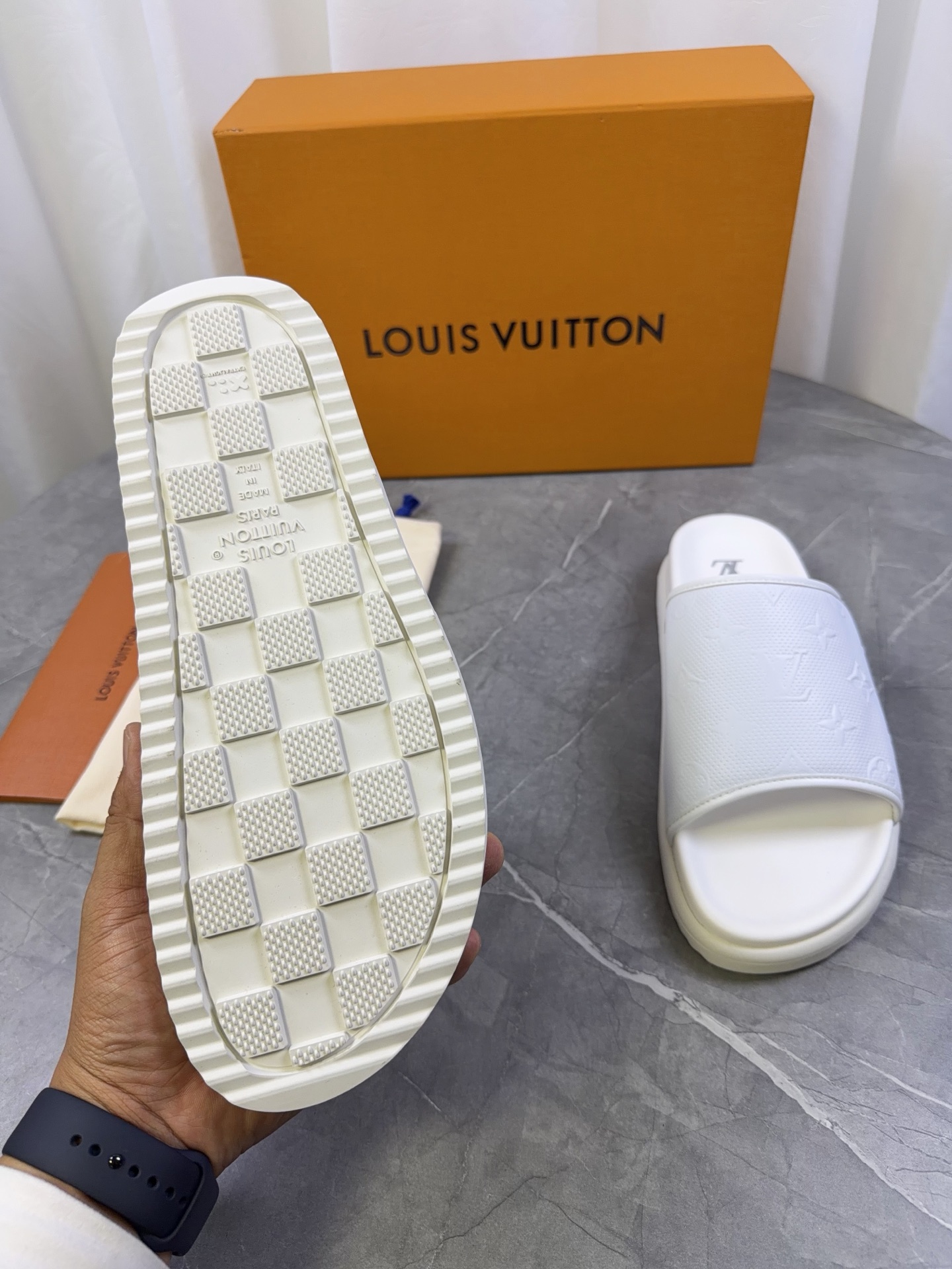 LV 23ss Slipper - Image 6