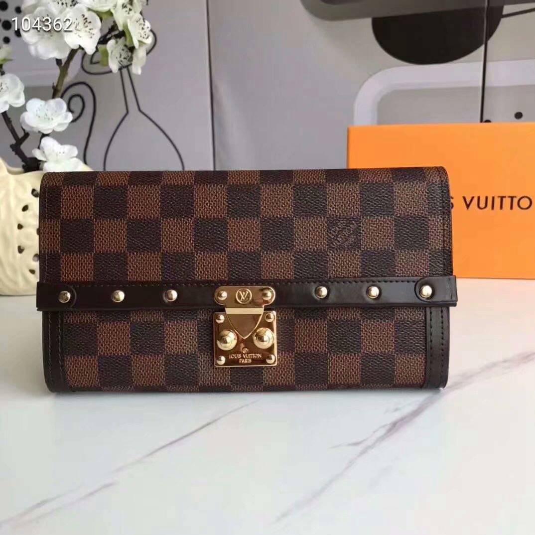 LV Capucines Wallet - Image 4