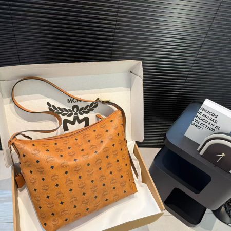 McM Aren Large Visetos Hobo Bag - Image 5