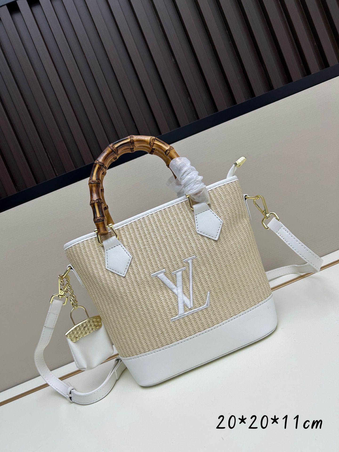 LV handbag - Image 6
