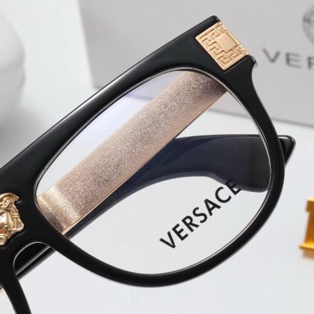 Versace Fashionable Sunglasses - Image 7