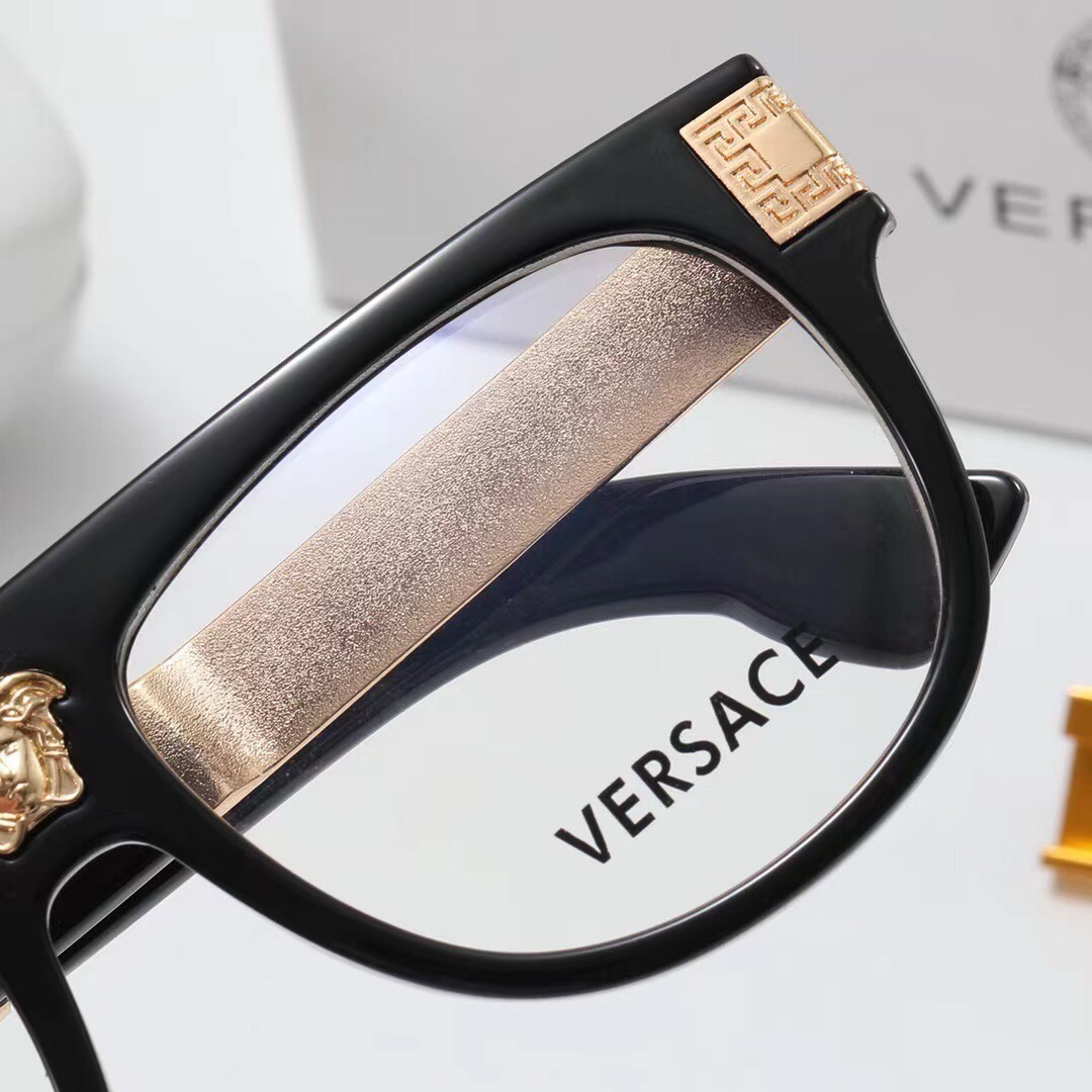 Versace Fashionable Sunglasses - Image 7
