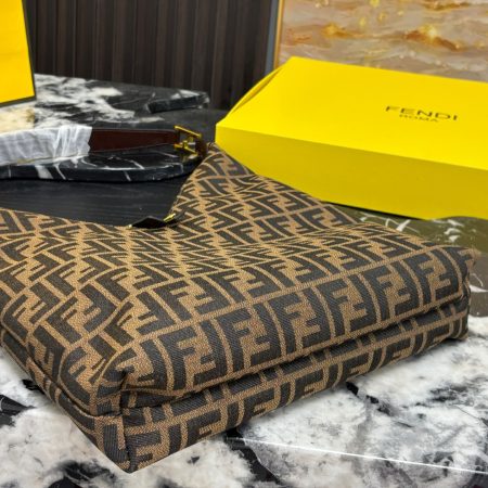 Fendi V-shaped Tote Bag - Image 6