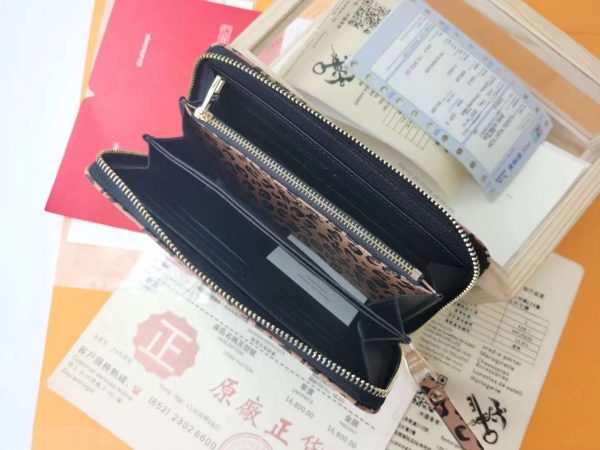 LV Zippy Lockme Wallet