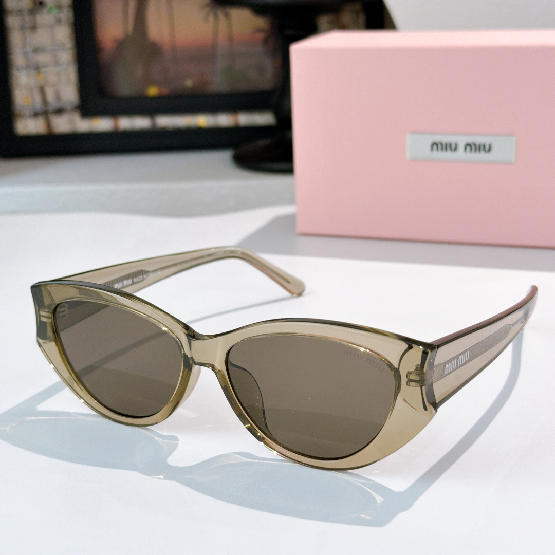 Miu Miu Fashionable Sunglasses - Image 5