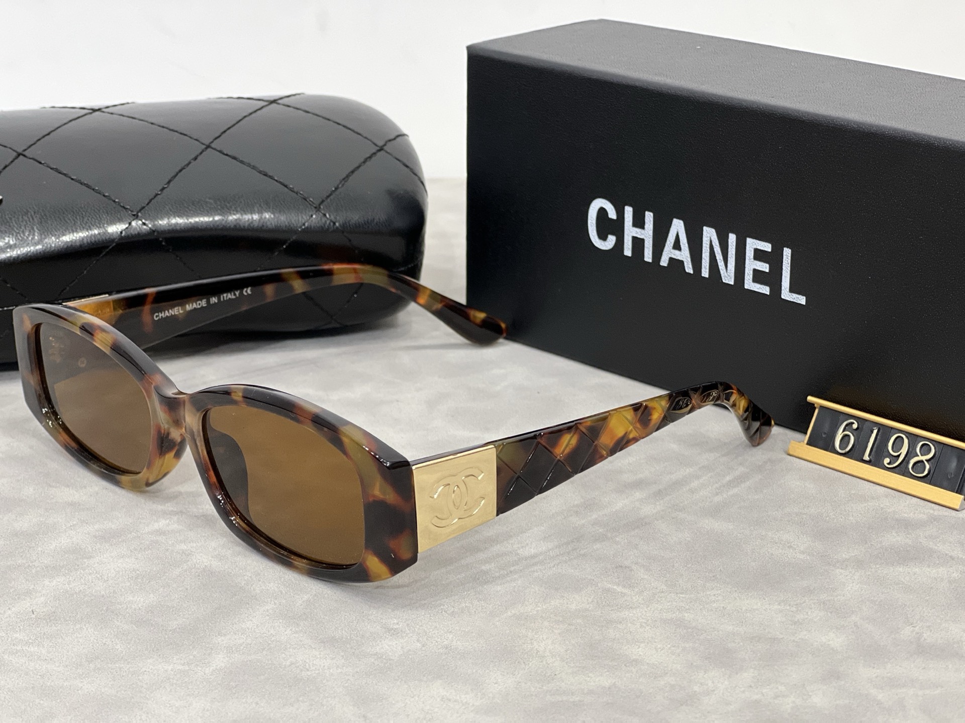 Chanel Fashionable Sunglasses - Image 5