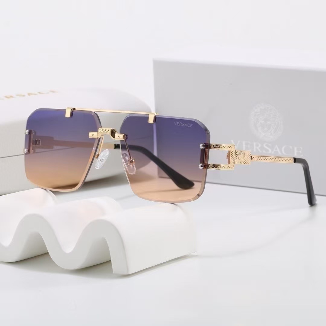 Versace Fashionable Sunglasses - Image 2