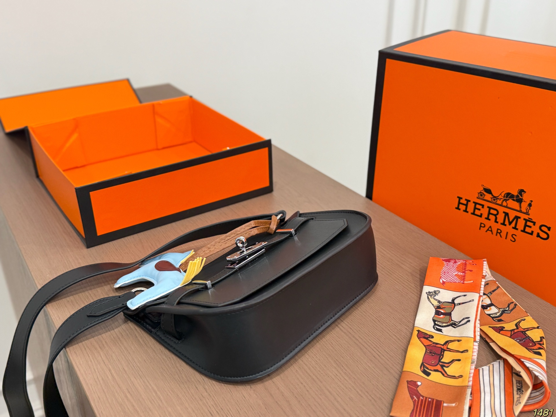 Hermès Gypsy Mini Crossbody Bag - Image 9
