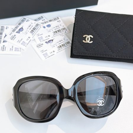 Chanel Fashionable Sunglasses - Image 4