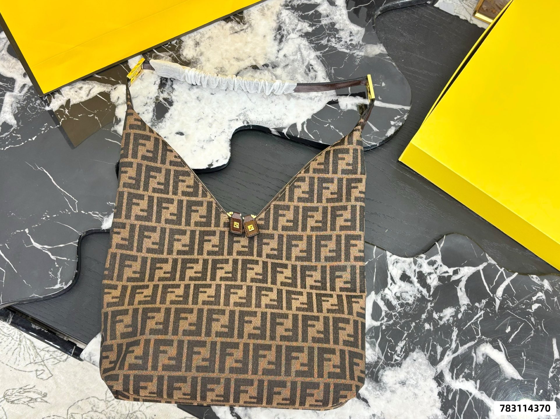 Fendi V-shaped Tote Bag - Image 4
