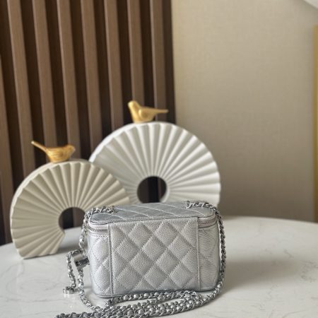 Chanel Quilted Vanity Makeup Box - Image 4