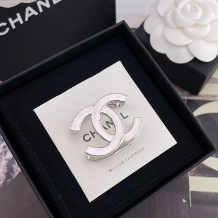 Chanel Shimmering Double C Scarf Clip - Image 3