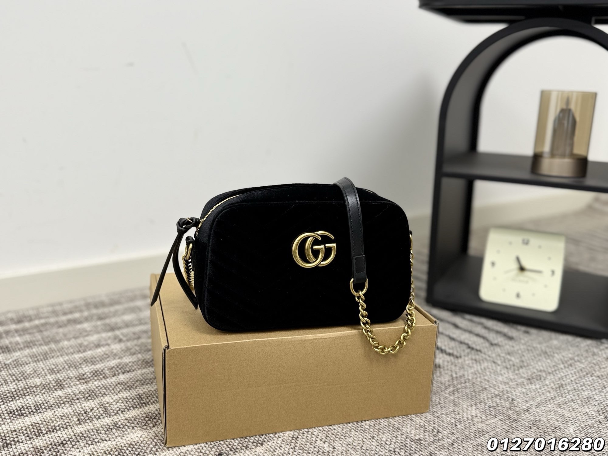Gucci Velvet Camera Bag - Image 2