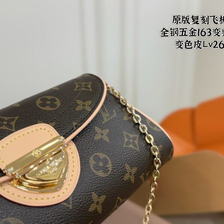 LV Underarm Bag - Image 3