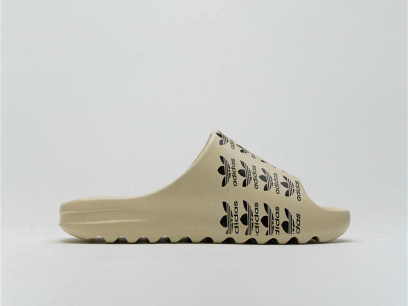Yeezy Slides Desert Sand Logo FW6345-A - Image 4