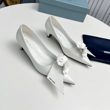 Prada  Leather Simple And Fashionable  Sandals Slide - Image 3