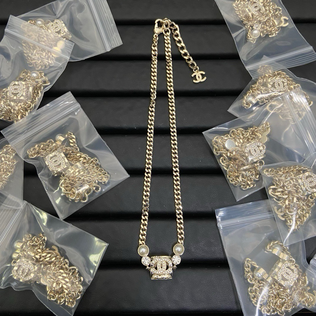Chanel Pearl Necklace - Image 4