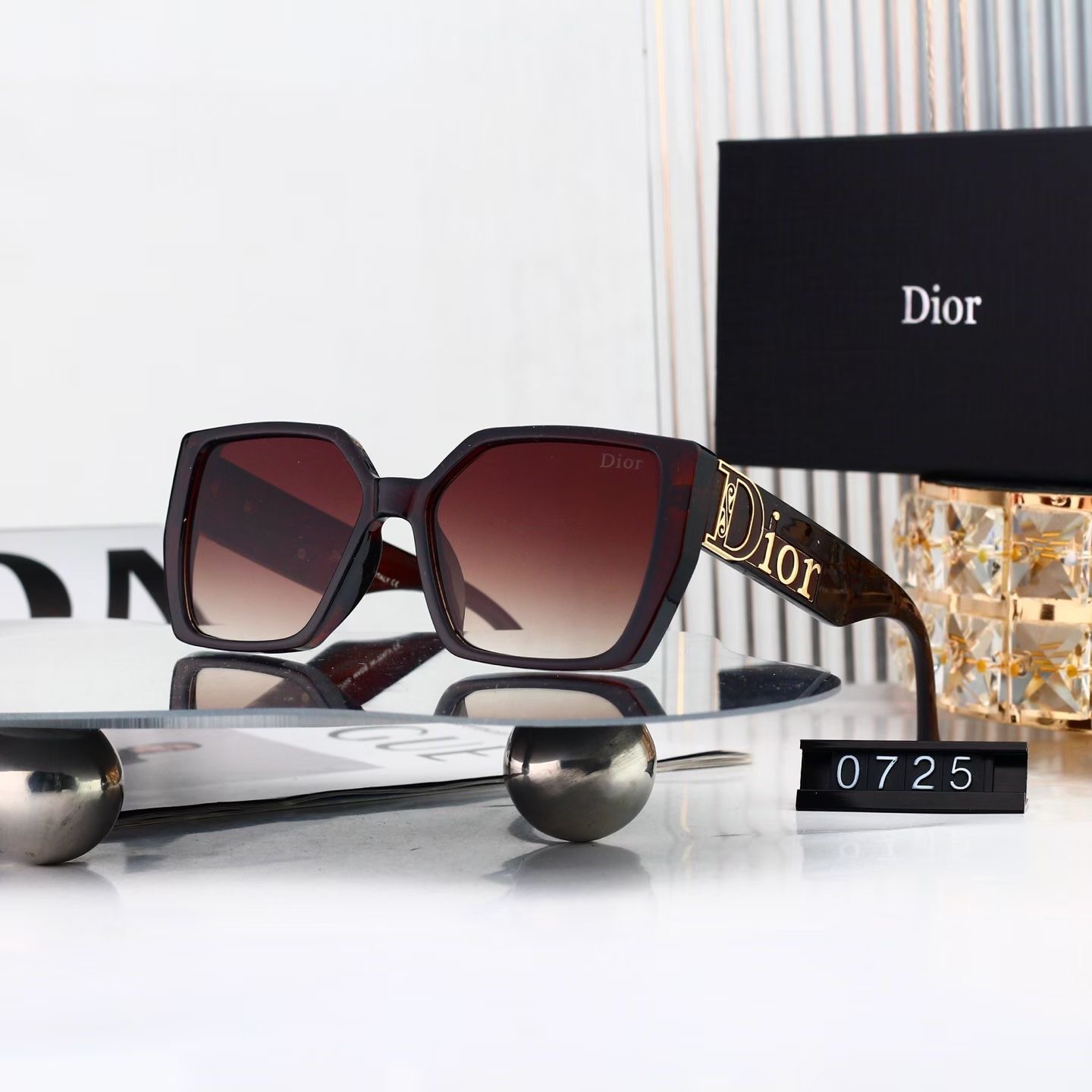Dior Fashionable Sunglasses - Image 4