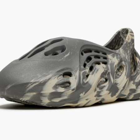 Yeezys Foam RNNR MXT “ Moon Gray" - Image 4