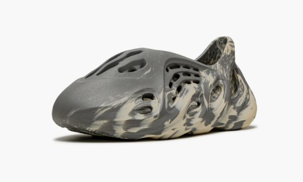 Yeezys Foam RNNR MXT “ Moon Gray"