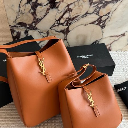 Saint Laurent Le 5 à 7 hobo Bag - Image 10