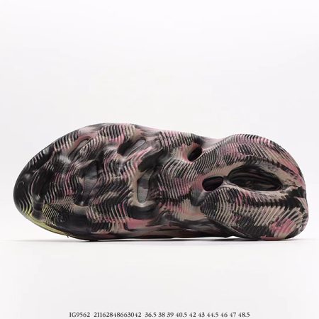 Yeezy Foam Runner MX Carbon IG9562 - Image 4