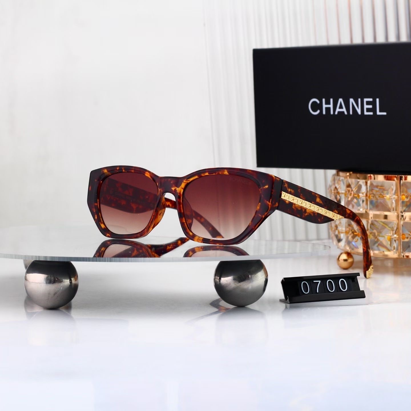 Chanel Fashionable Sunglasses - Image 5