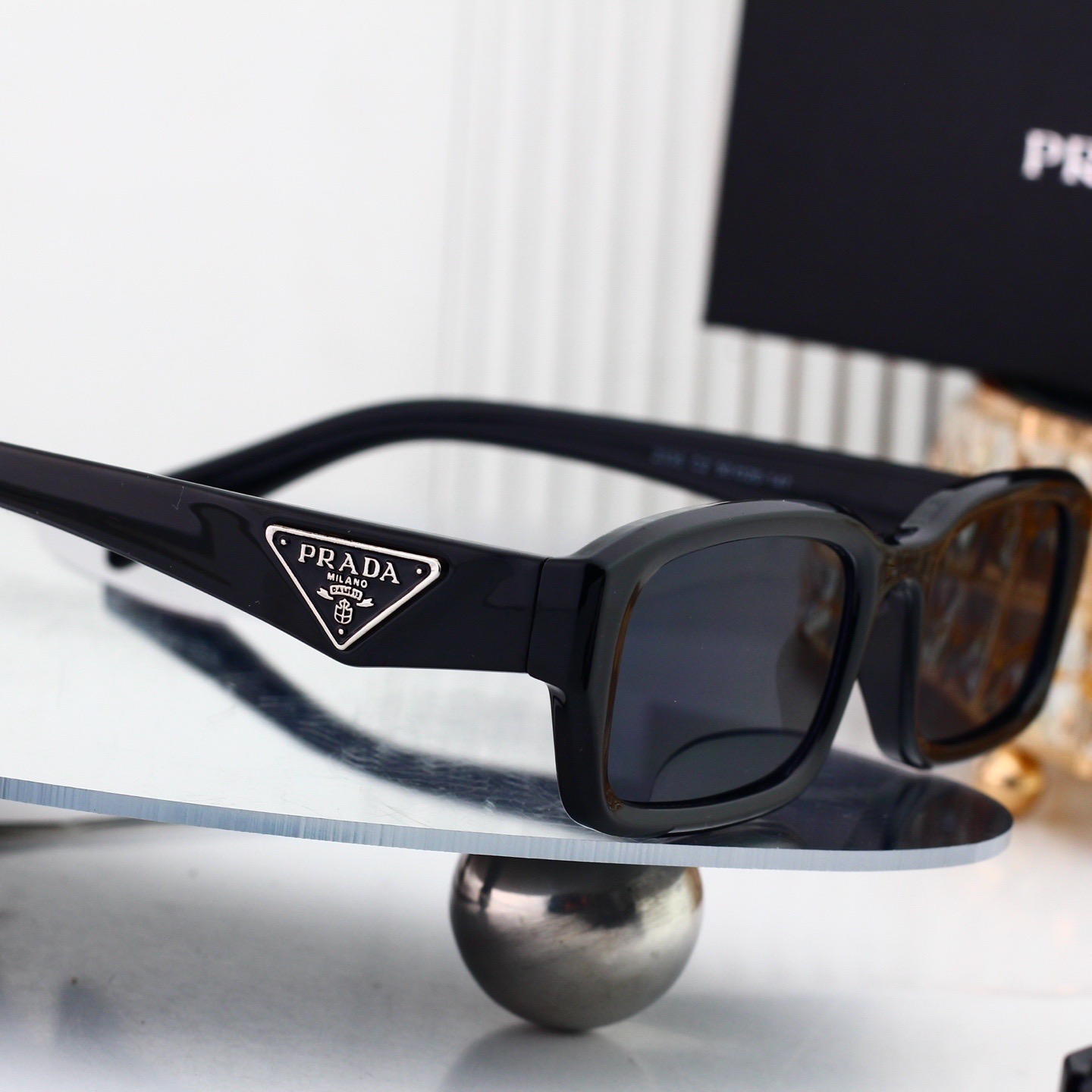Prada Fashionable Sunglasses - Image 9