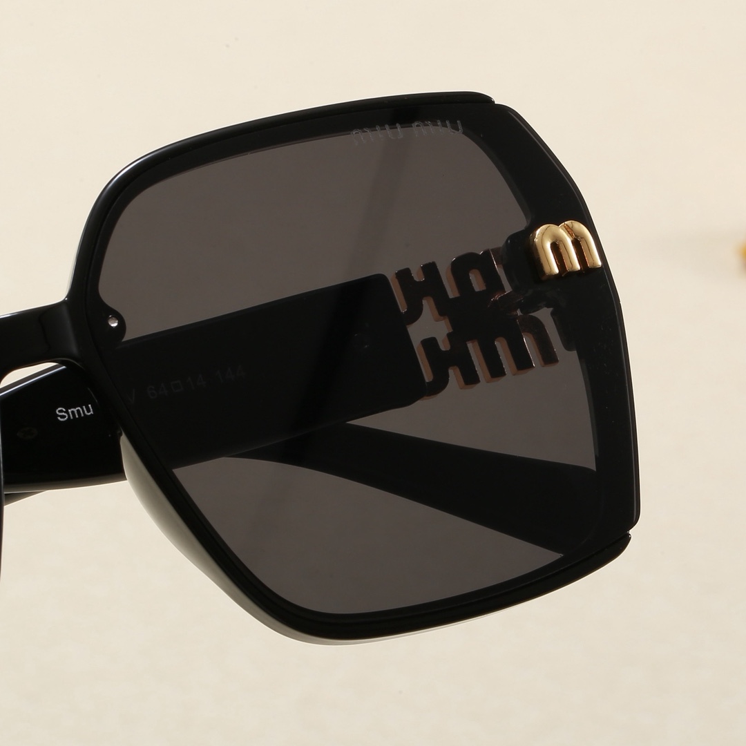 Miu Miu Fashionable Sunglasses - Image 11