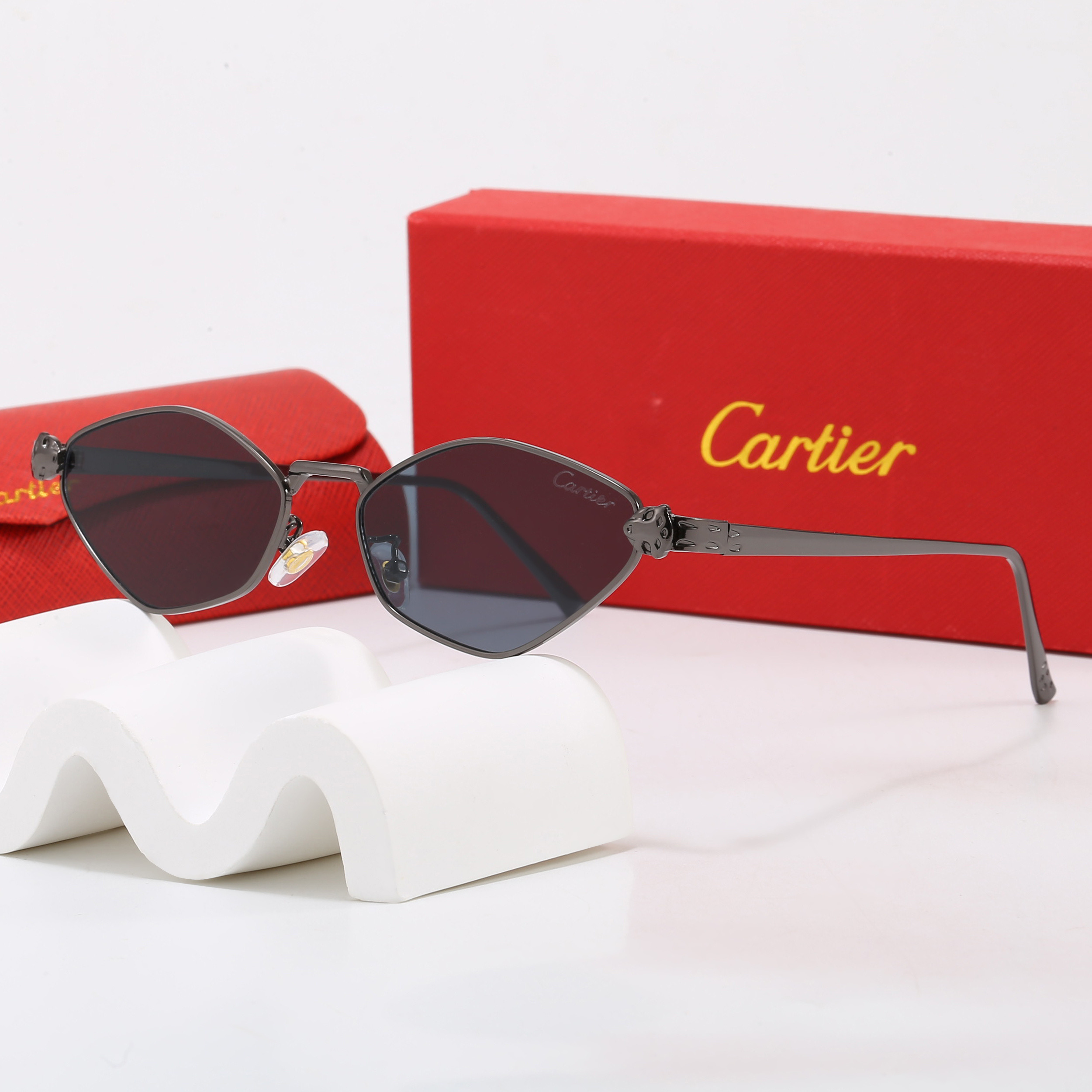 Cartier Fashionable Sunglasses - Image 6