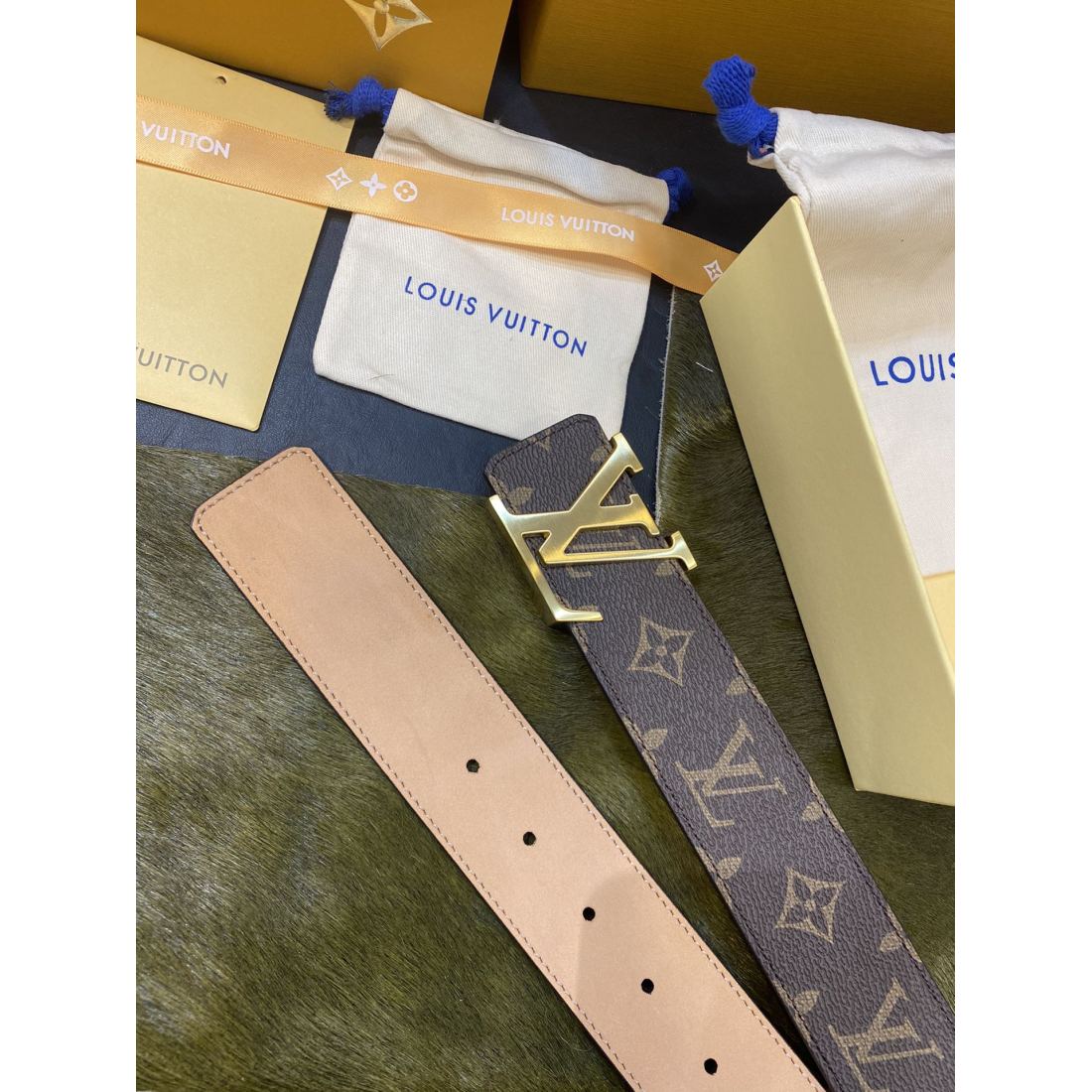 LV Classic Sand Bottom Louis Men's Belt 40 MM - Image 1