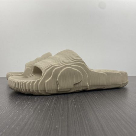 Yeezy Slide new collection - Image 2