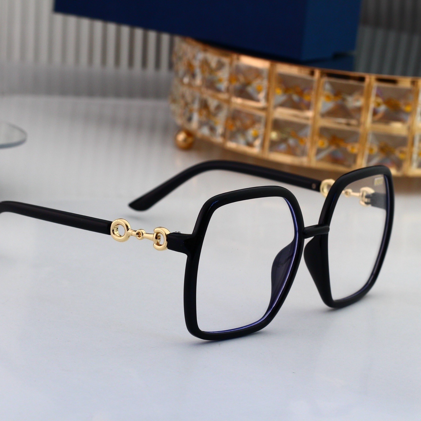 Gucci Fashionable Sunglasses - Image 8
