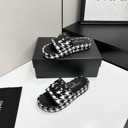 Chanel Women's CC Slide Sandals - Image 2