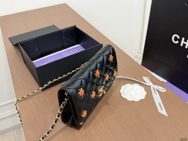 Chanelwoc Badge Chain Money Bag