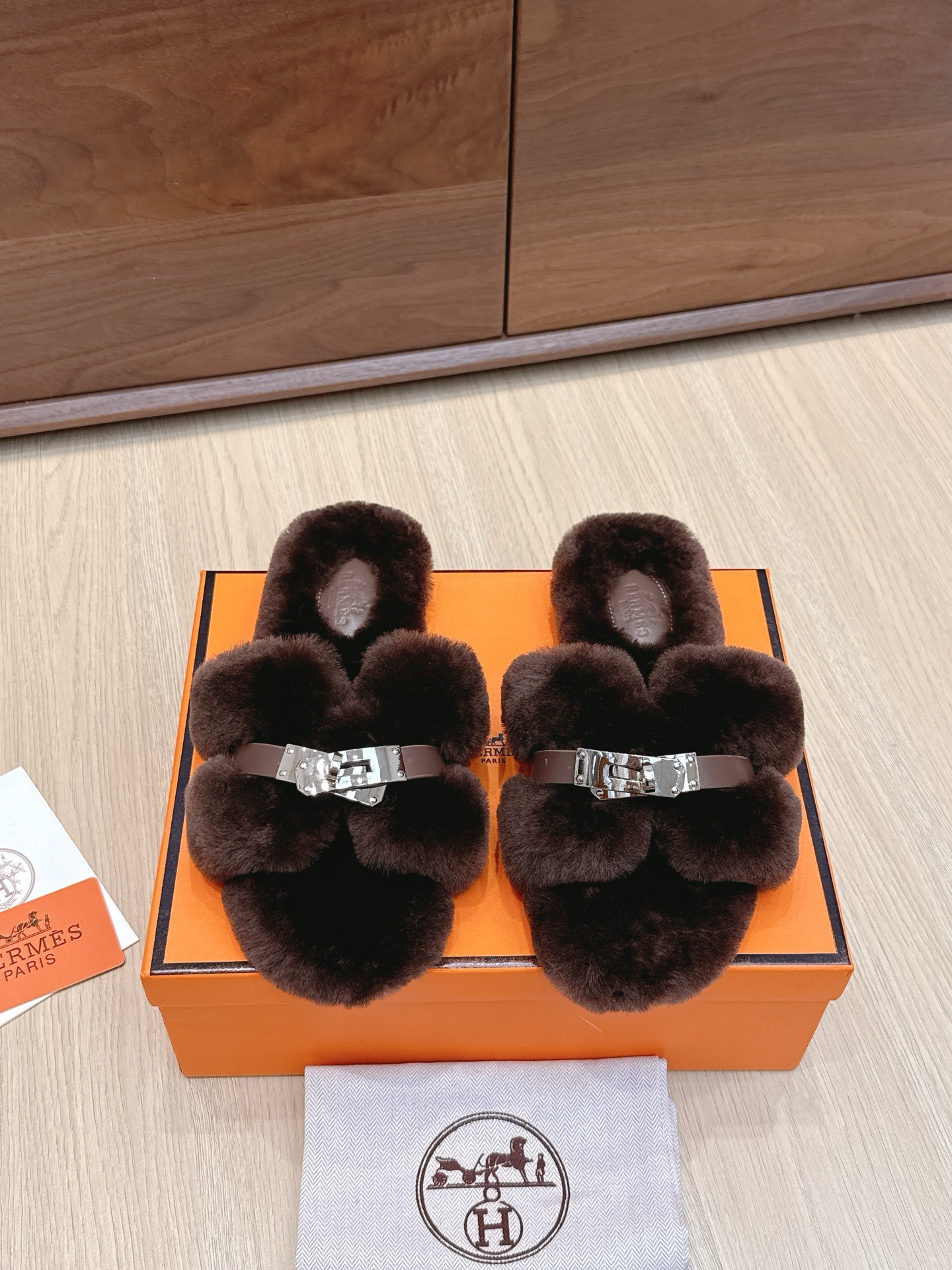 Hermès Fall/Winter Fur-Lined Slippers - Image 1
