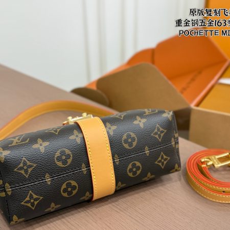 LV Underarm Lunch Bag - Image 5
