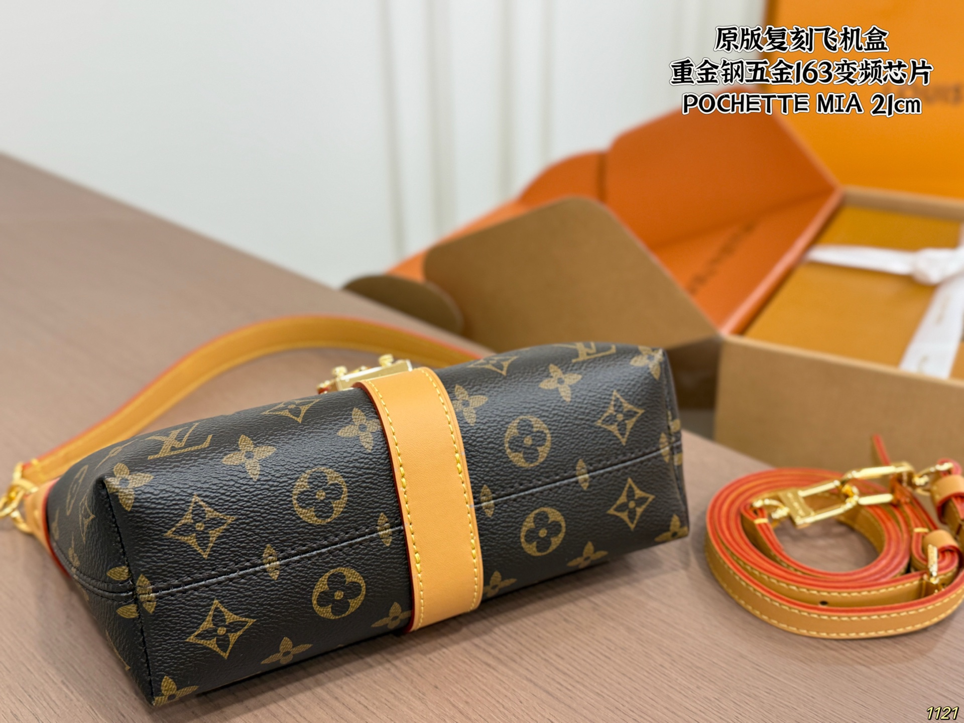 LV Underarm Lunch Bag - Image 5