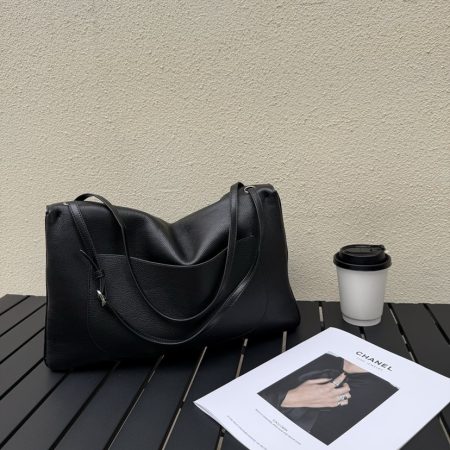 Chanel CF C26S Large Shoulder Bag - Image 4