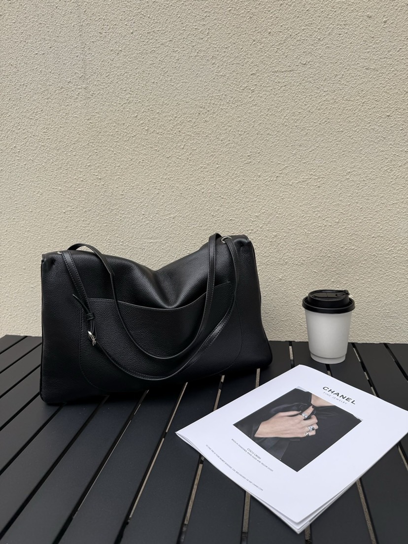 Chanel CF C26S Large Shoulder Bag - Image 4