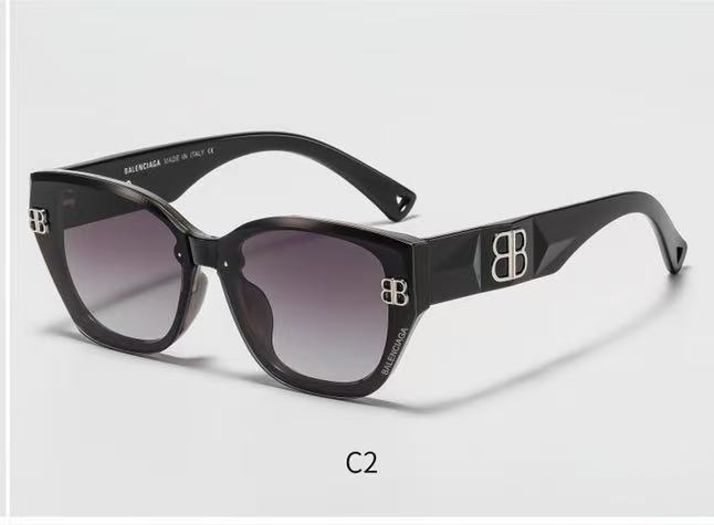 Balenciaga Fashionable Sunglasses - Image 4