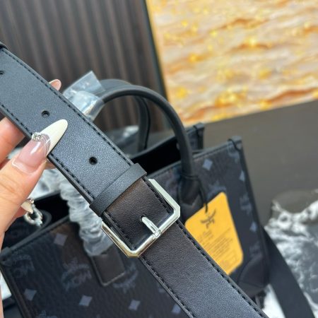 MCM Small München Tote Bag - Image 9