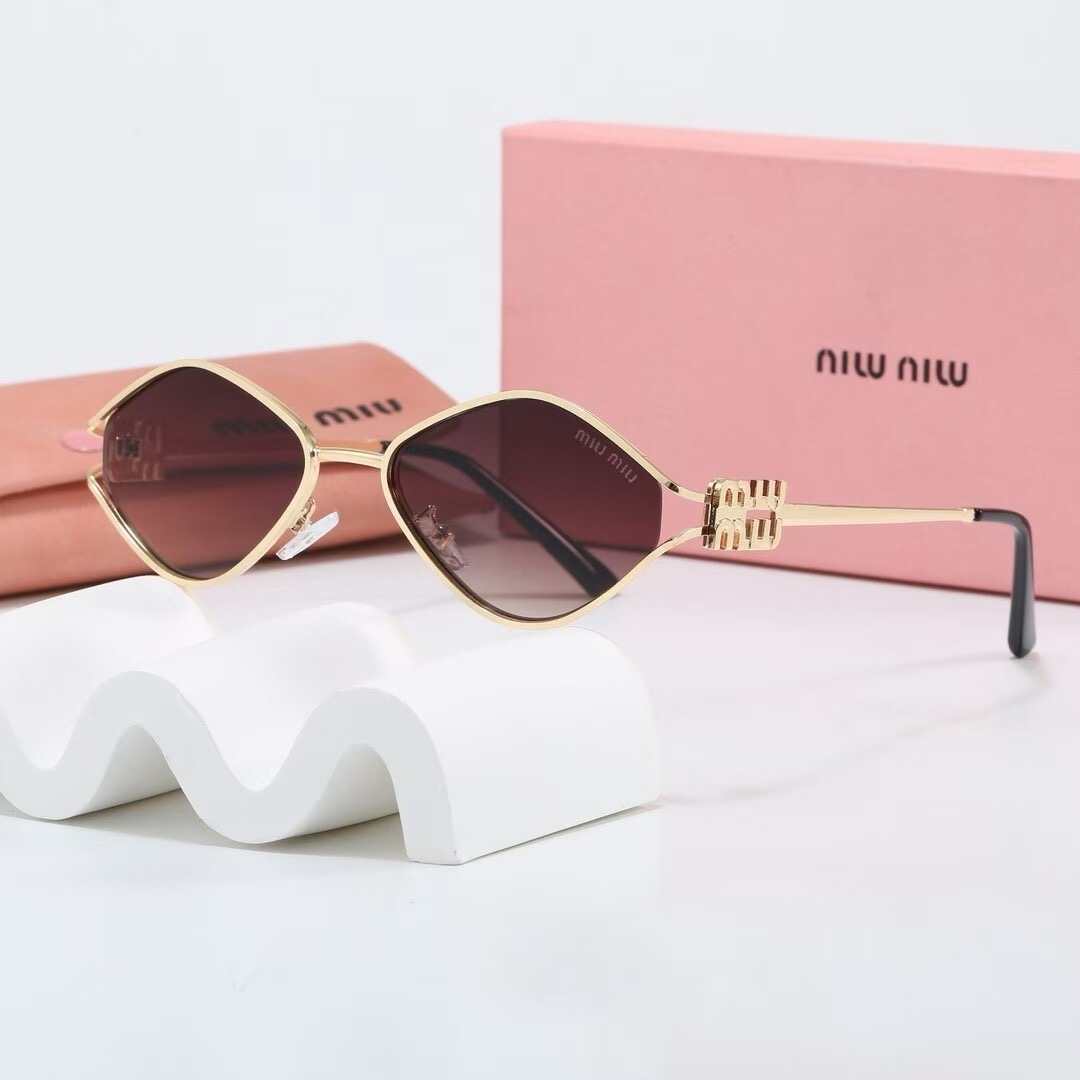 Miu Miu Fashionable Sunglasses - Image 4