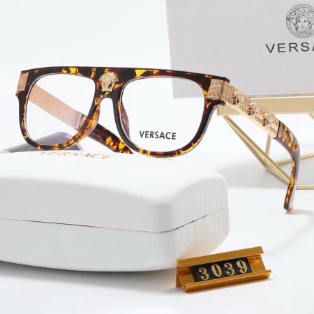 Versace Fashionable Sunglasses - Image 4