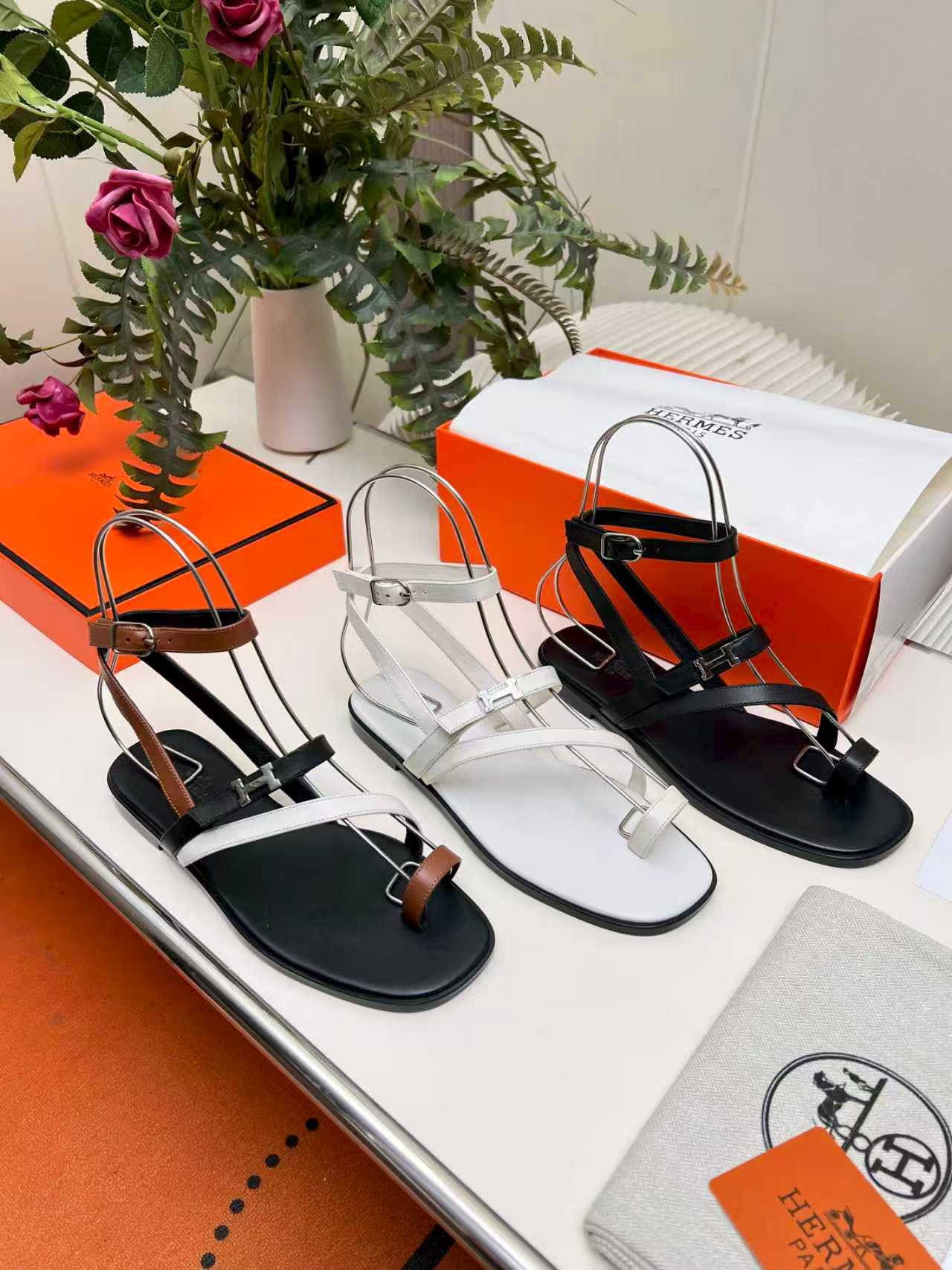 Hermès Thong Sandals - Image 1