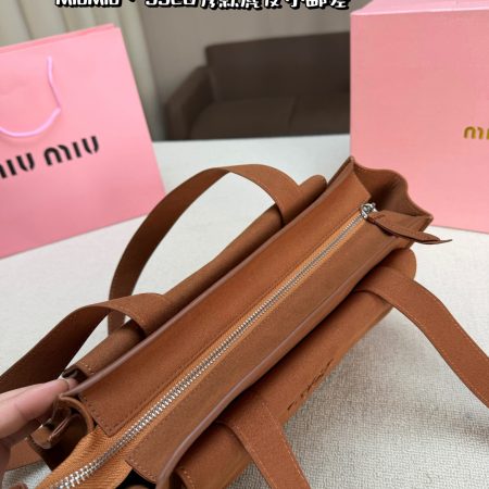 Miu Miu Beau Suede Shoulder Bag - Image 4